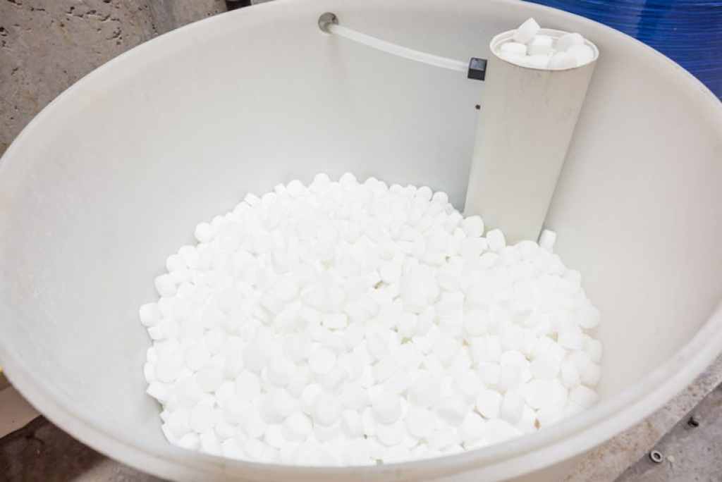 ¿Cuáles son los tipos de sal en pellet para suavizar el agua?